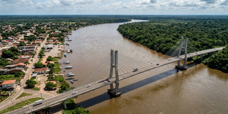 Uma ponte de 378 metros liga o Brasil à União Europeia: a cidade amapaense onde o país começa, a 590 km da capital