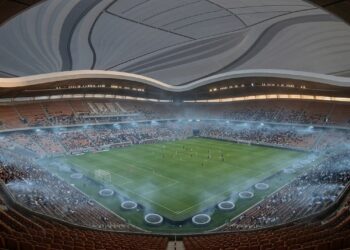 O Al Janoub Stadium resfria o campo e as arquibancadas mesmo sob o calor intenso do Catar