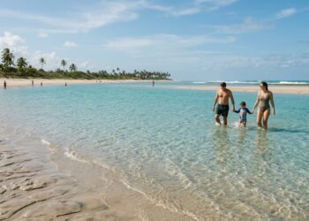 A barreira de recifes que transforma a maré baixa em piscina protege um manguezal de 742 hectares reservado por decreto desde 1987