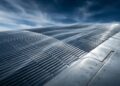 Superfícies biomiméticas inspiradas na pele dos tubarões ajudam aviões e embarcações a gastar menos energia