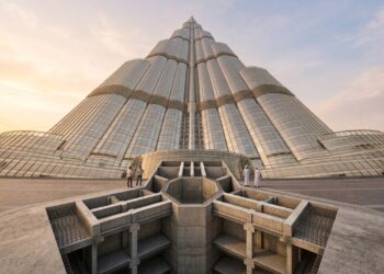 Como 3 alas de concreto estabilizam os 828 metros da Burj Khalifa