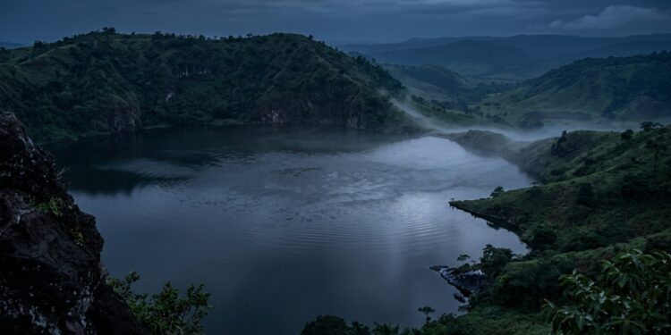 A nuvem de dióxido de carbono liberada pelo Lago Nyos