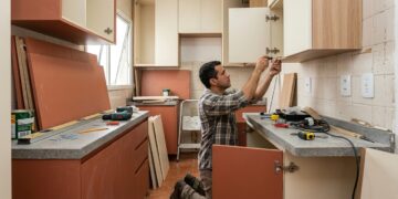 Quanto custa colocar móveis planejados em uma cozinha de 10 m² em 2026 e quais detalhes fazem o orçamento praticamente dobrar