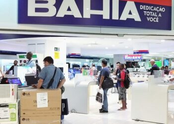 Varejo enfrenta “tempestade perfeita” em meio a crise estrutural e macroeconômica, diz economista