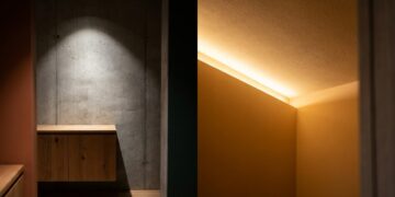 Uma faixa escondida no encontro da parede com o teto faz a iluminação parecer sair da própria construção sem nenhuma lâmpada aparecendo no ambiente