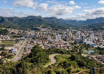 Entre os maiores produtores mundiais de pisos e a 4ª cidade mais rápida do país para abrir empresa: o município catarinense que nasceu do carvão