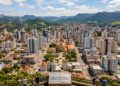 Entre as 50 melhores cidades do Brasil para viver e com uma mina de carvão aberta à visitação: a potência cerâmica do sul catarinense
