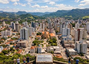 Entre as 50 melhores cidades do Brasil para viver e com uma mina de carvão aberta à visitação: a potência cerâmica do sul catarinense