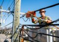 Até R$ 4 mil por mês para trabalhar perto de redes energizadas sem deixar cidades no escuro