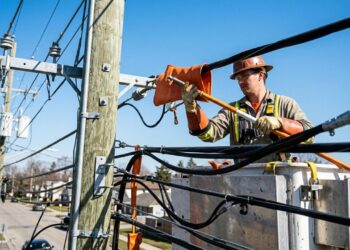 Até R$ 4 mil por mês para trabalhar perto de redes energizadas sem deixar cidades no escuro