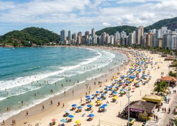 Praia de excelência ambiental e fortaleza histórica: por que a Pérola do Atlântico é referência no litoral de São Paulo