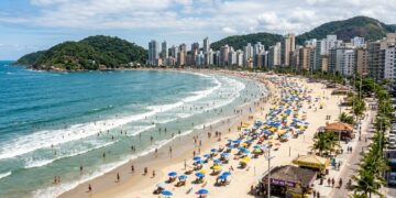 Praia de excelência ambiental e fortaleza histórica: por que a Pérola do Atlântico é referência no litoral de São Paulo