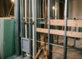 Parede hidráulica de drywall esconde tubulações sem abrir grandes rasgos na alvenaria