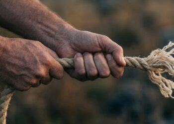 A psicologia explica por que algumas pessoas continuam investindo em algo que claramente já deixou de valer a pena