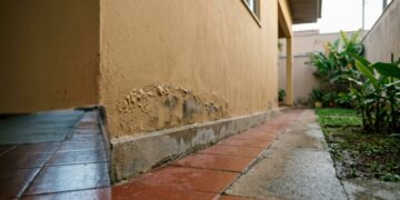 Quanto custa instalar sensores que fecham a água automaticamente antes que um vazamento alague a casa