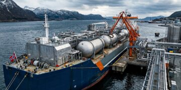 Navios já transportam CO₂ liquefeito pelo Mar do Norte para enterrá-lo permanentemente a 2.600 metros abaixo do fundo do oceano