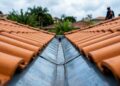 Quanto custa construir um muro de 20 metros em 2026 e o gasto que muita gente esquece