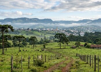 Berço do turismo rural do Brasil e o maior município catarinense em extensão: a cidade a 920 metros onde a neve volta quase todo inverno