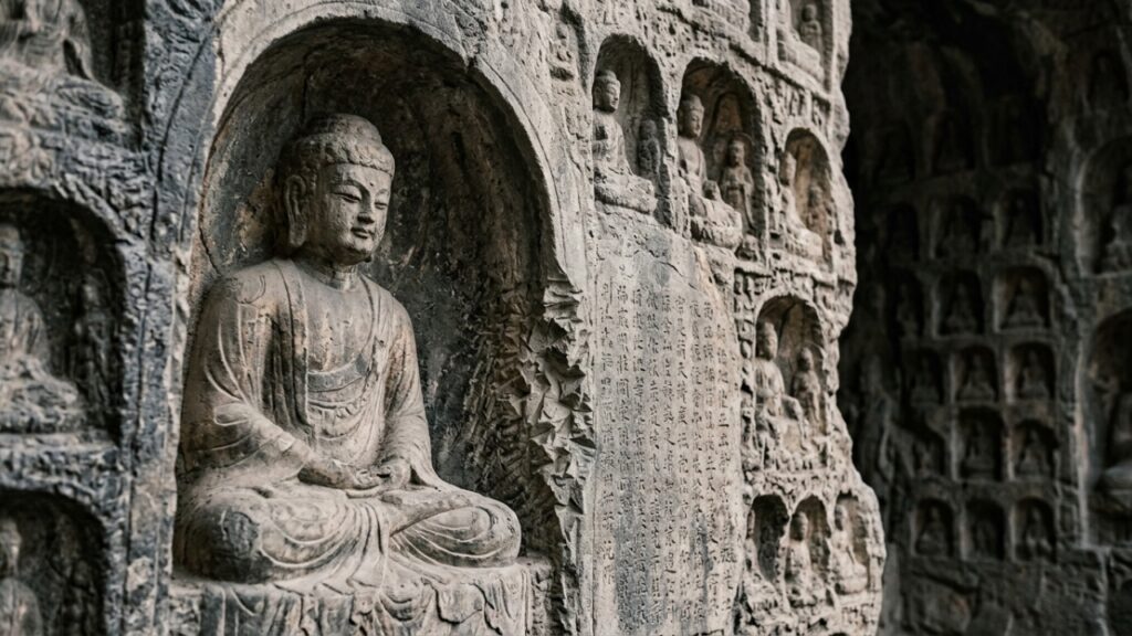 Como as grutas de Longmen concentram quase 110 mil estátuas