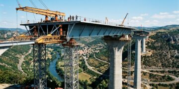 O método usado no Viaduto de Millau desafia a ideia de como uma ponte é construída