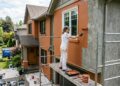 Antes de pintar a fachada da sua casa, veja o que faz um orçamento quase triplicar