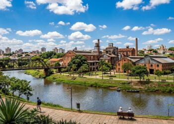 Um engenho de açúcar erguido a partir de 1881 virou centro cultural e uma queda d'água corta o centro: a cidade paulista onde o rio organiza o roteiro
