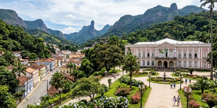 Visitantes calçam pantufas de feltro para não riscar o assoalho de jacarandá: o antigo palácio de verão que virou um dos museus mais visitados do país