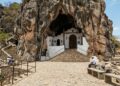 O primeiro registro histórico de caverna do Brasil vira o palco da 3ª maior romaria do país: a cidade baiana onde uma gruta de 1691 recebe 2 milhões de fiéis por ano