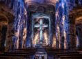 Escavado dentro de uma montanha de sal, um santuário transforma corredores subterrâneos em uma impressionante catedral iluminada