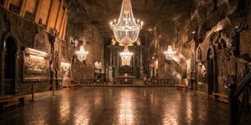 Com 245 quilômetros de galerias, a Mina de Sal de Wieliczka esconde capelas, esculturas e salões sob a terra