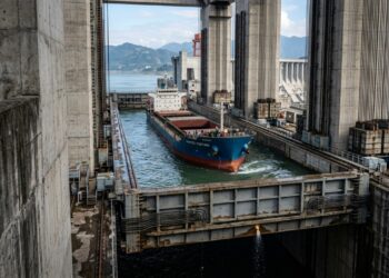 Como o elevador de navios das Três Gargantas vence 113 metros
