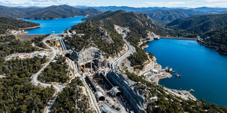 Snowy 2.0 armazena energia entre dois reservatórios
