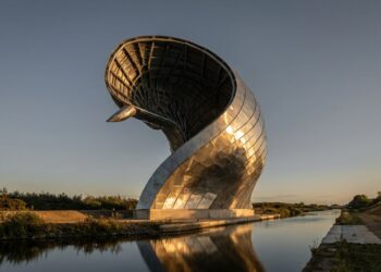 Como as Kelpies de 30 metros foram erguidas em 90 dias