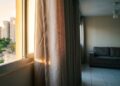 Quanto custa instalar cortinas térmicas nos quartos e reduzir o calor antes de aumentar a potência do ar-condicionado