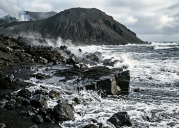 Surtsey, a ilha que nasceu de um vulcão submarino