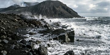 Surtsey, a ilha que nasceu de um vulcão submarino