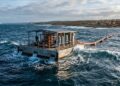 Um sistema de dessalinização por ondas transforma a força do mar em água potável sem depender da rede elétrica ou de grandes usinas