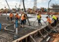 A fundação em forma de laje distribui o peso da casa por toda a área do terreno