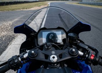 Nova Yamaha R7 chega ao Brasil com 73,4 cv e IMU de 6 eixos