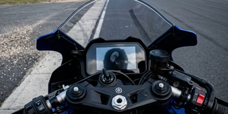 Nova Yamaha R7 chega ao Brasil com 73,4 cv e IMU de 6 eixos