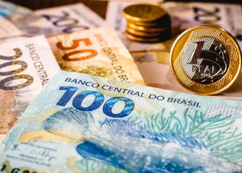 Por que arrecadação recorde não segura a dívida do Brasil? Especialistas explicam
