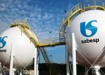 Ações da Sabesp (SBSP3) despencam 8% após lucro cair e dívida aumentar