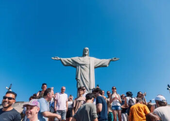 Câmbio faz gastos de turistas estrangeiros caírem, mesmo com recorde de visitas