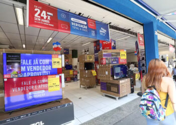 Varejo cresce pelo 2º mês seguido, mas crédito caro limita consumo