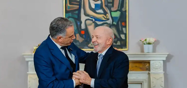 Presidente Lula durante encontro bilateral com o presidente do Uruguai, Yamandú Orsi, em Nova York - Imagem: @LulaOficial/ X