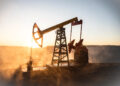 Morning Call: Petróleo recua com negociações entre EUA e Irã no radar