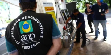 ANP multa distribuidoras em R$ 200 milhões por aumentos abusivos de 1.350%