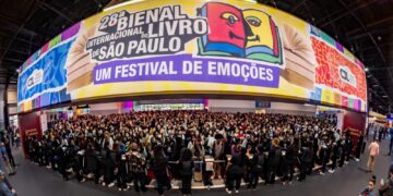 Bienal bate recorde, mas crise, papel caro e juros travam mercado de livros