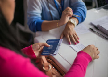 Caged supera expectativas, mas 2026 tem menor criação de empregos formais desde 2020