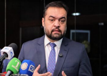 PF aponta que Cláudio Castro recebeu adega, mansão e caviar para ajudar Refit